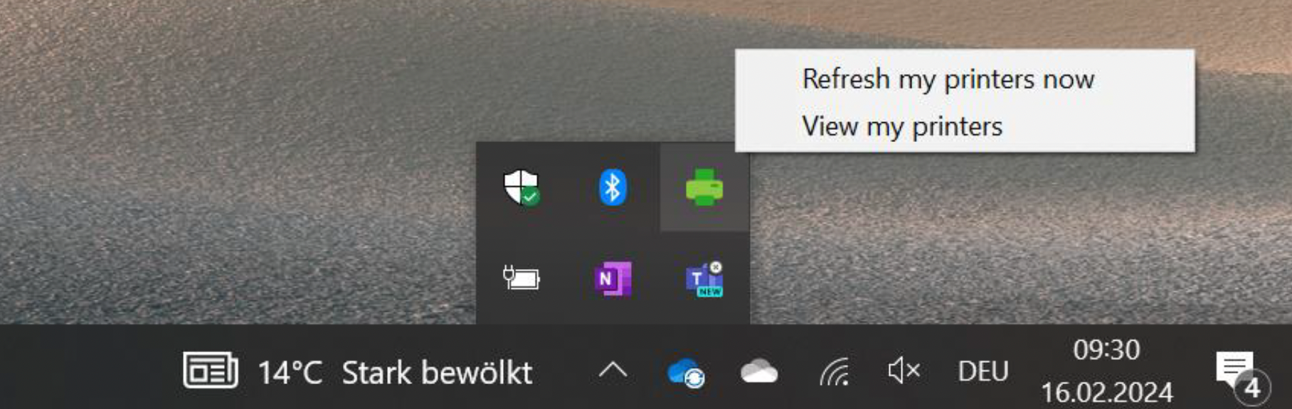 PaperCut-Taskleistensymbol auf Windows mit Kontextmenü, Option «View my Printers» hervorgehoben